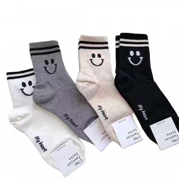 Wholesale Fashionable Two Strips Smile Face Non-slip Quarter Socks